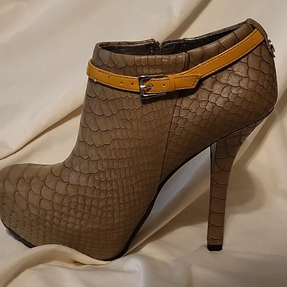 Guess snake high heal boot - Picture 3 of 4